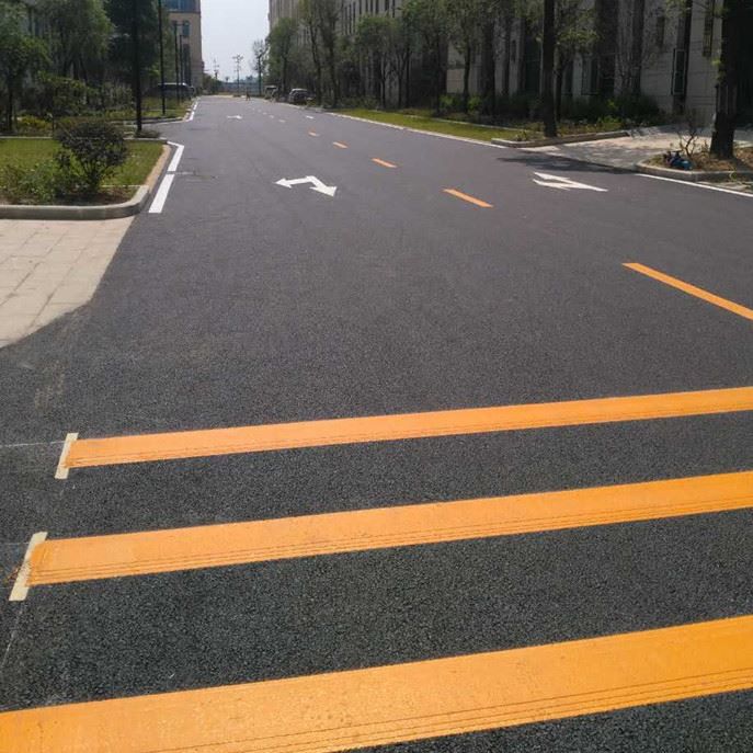 Diferența dintre vopsea și Road Paint
